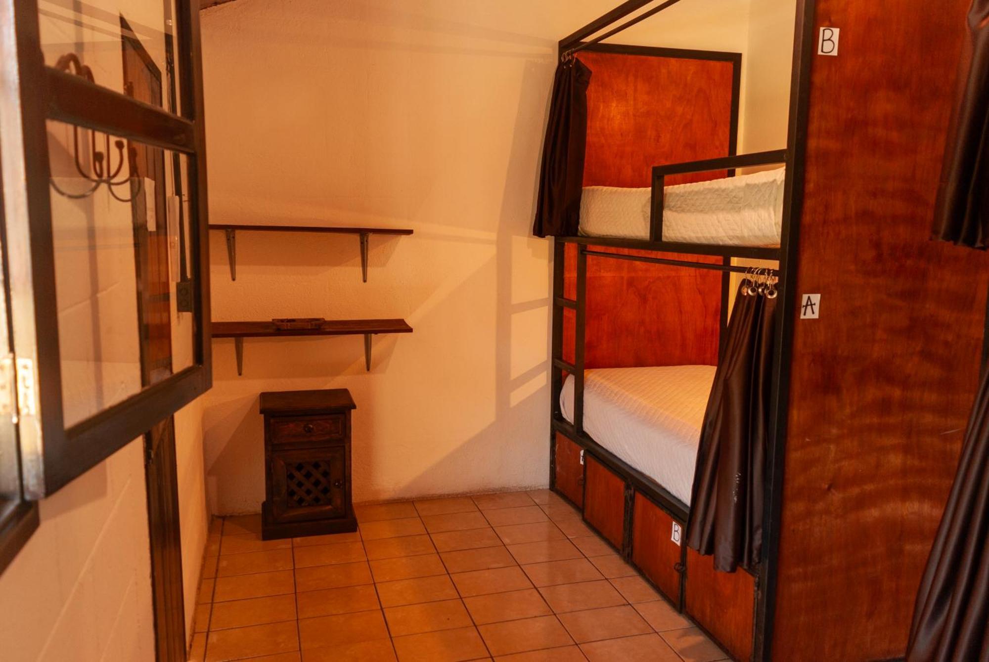 Tzunun Hostel Antigua Ngoại thất bức ảnh
