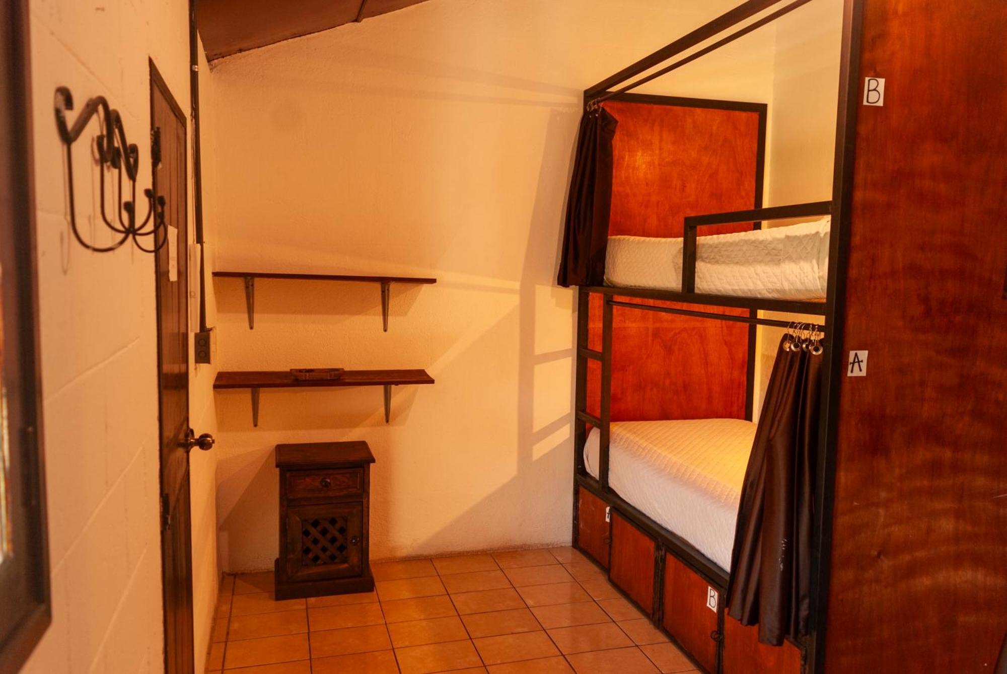 Tzunun Hostel Antigua Ngoại thất bức ảnh