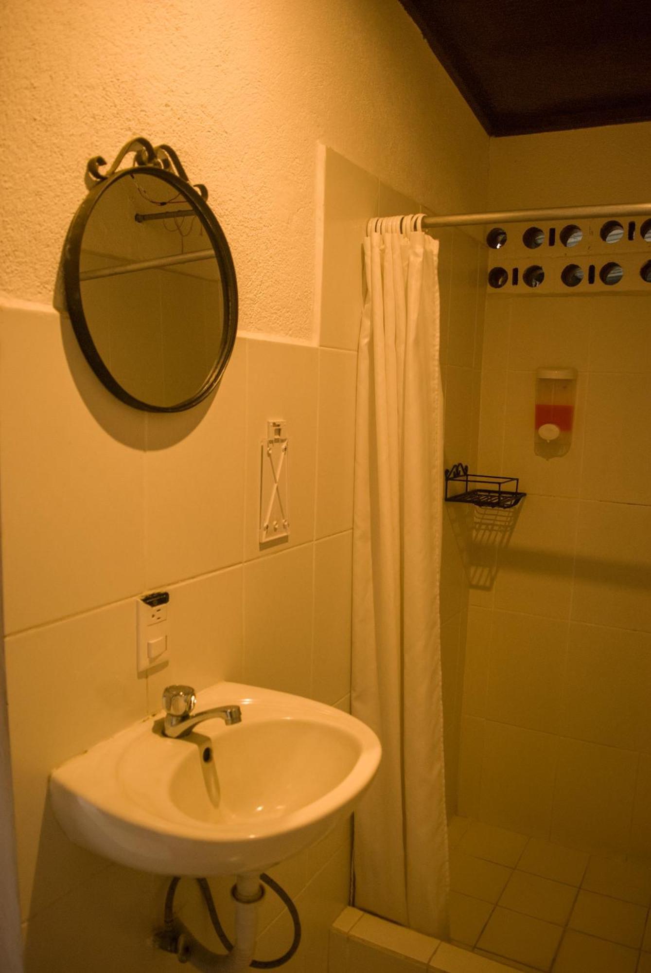 Tzunun Hostel Antigua Ngoại thất bức ảnh
