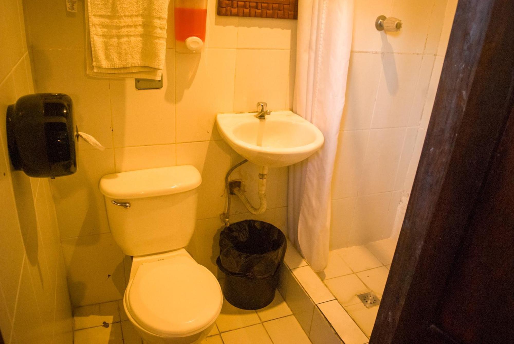 Tzunun Hostel Antigua Ngoại thất bức ảnh