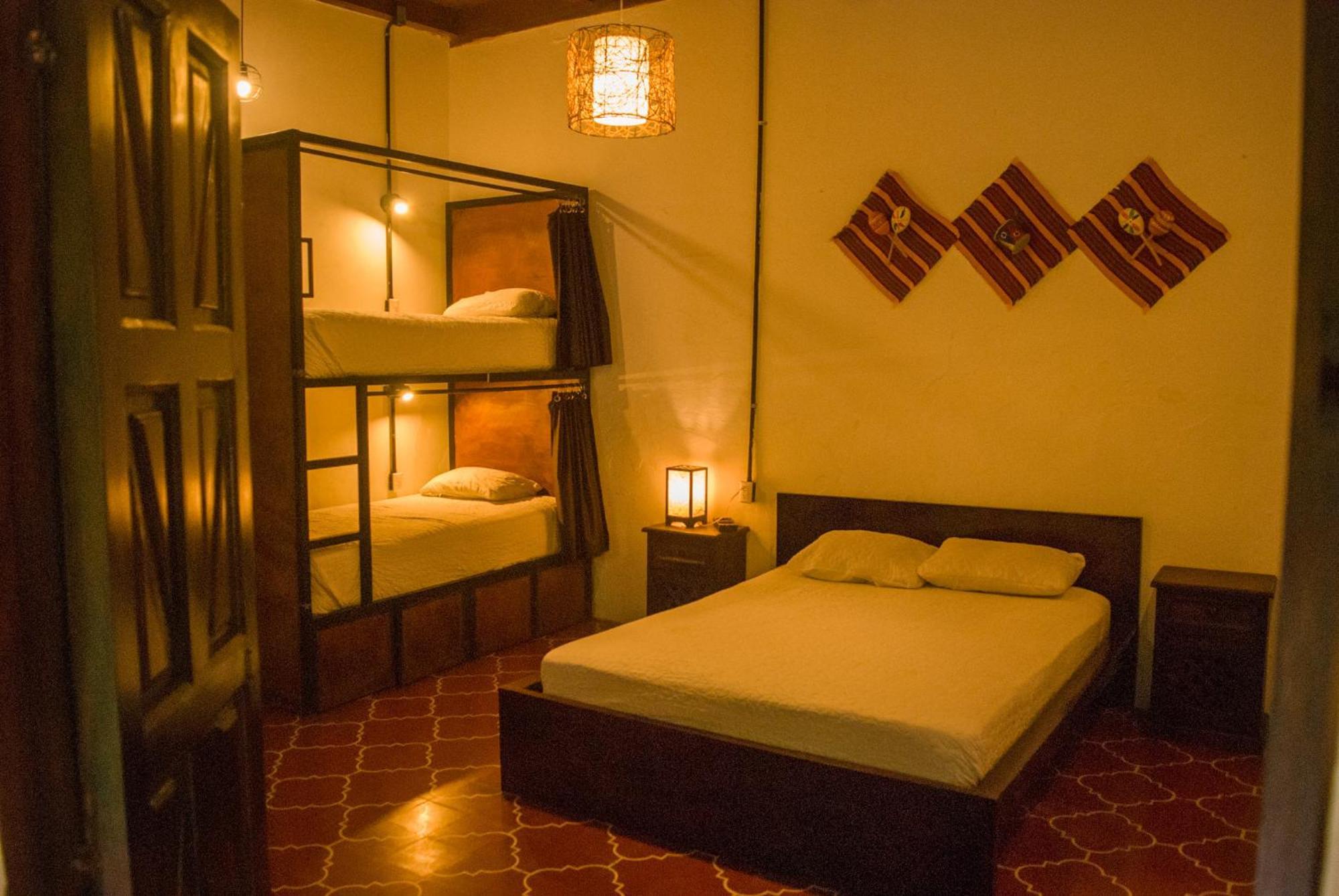 Tzunun Hostel Antigua Ngoại thất bức ảnh