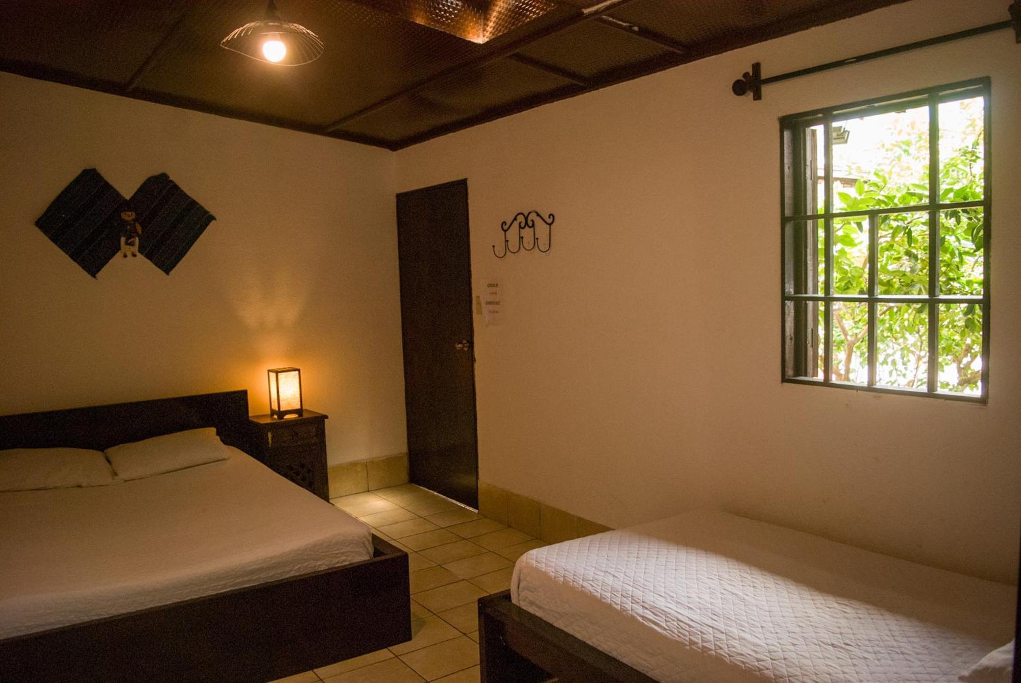 Tzunun Hostel Antigua Ngoại thất bức ảnh