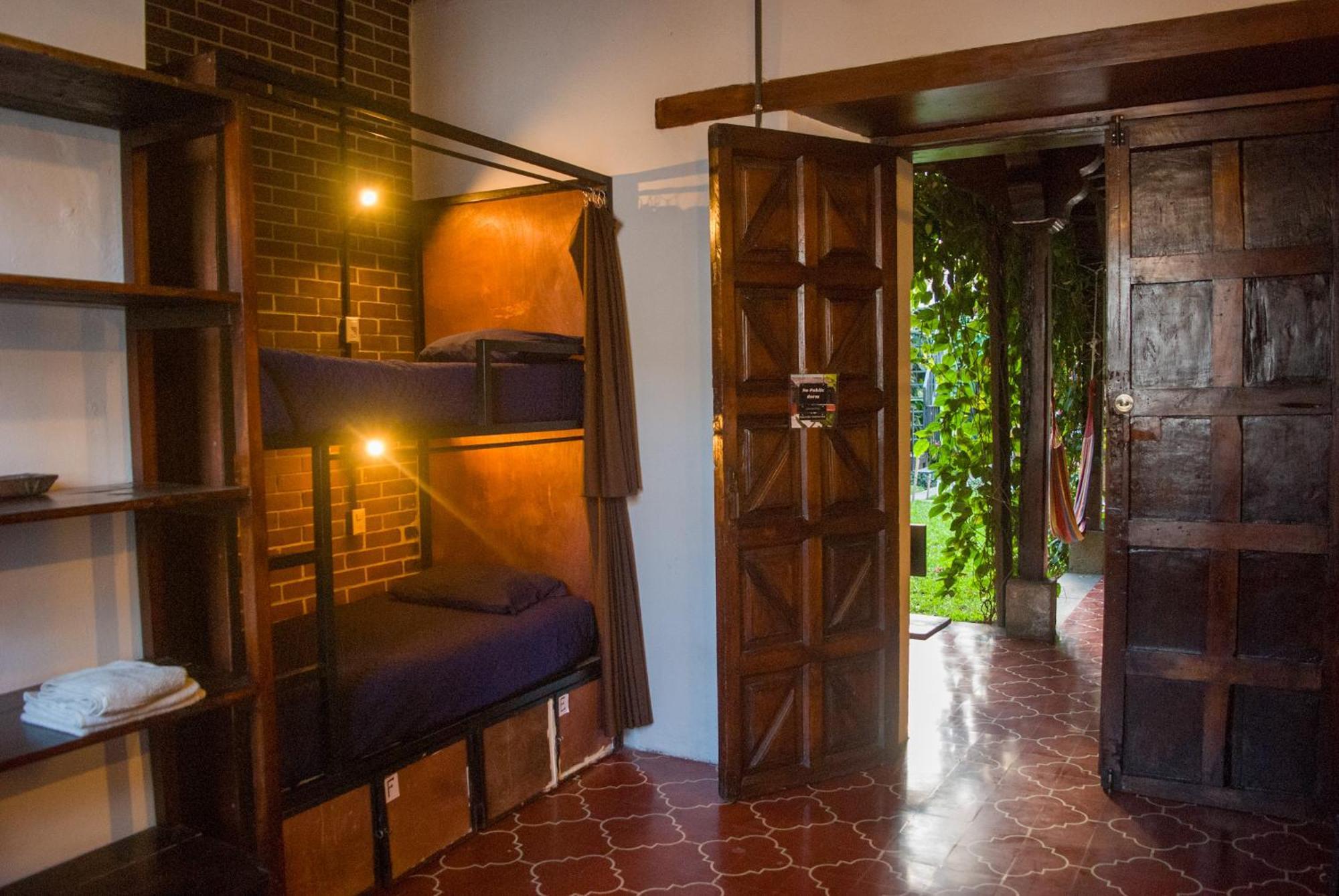 Tzunun Hostel Antigua Ngoại thất bức ảnh