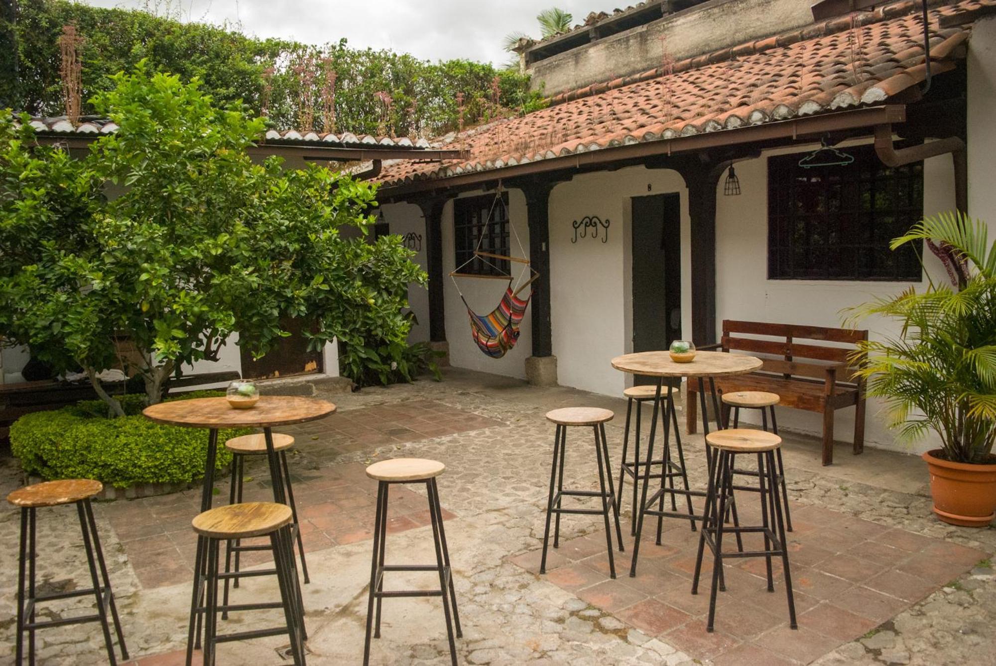 Tzunun Hostel Antigua Ngoại thất bức ảnh